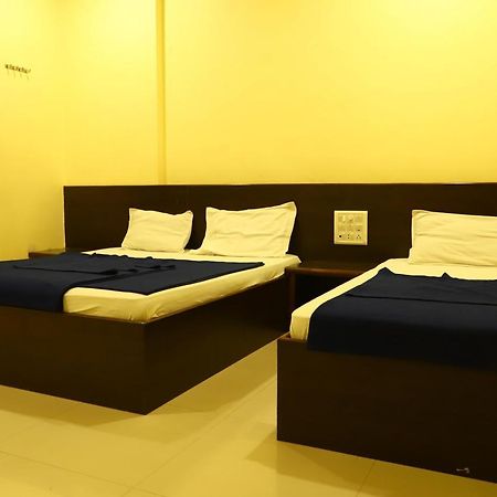 Sai Madhavi Palace Hotel Shirdi Exterior foto