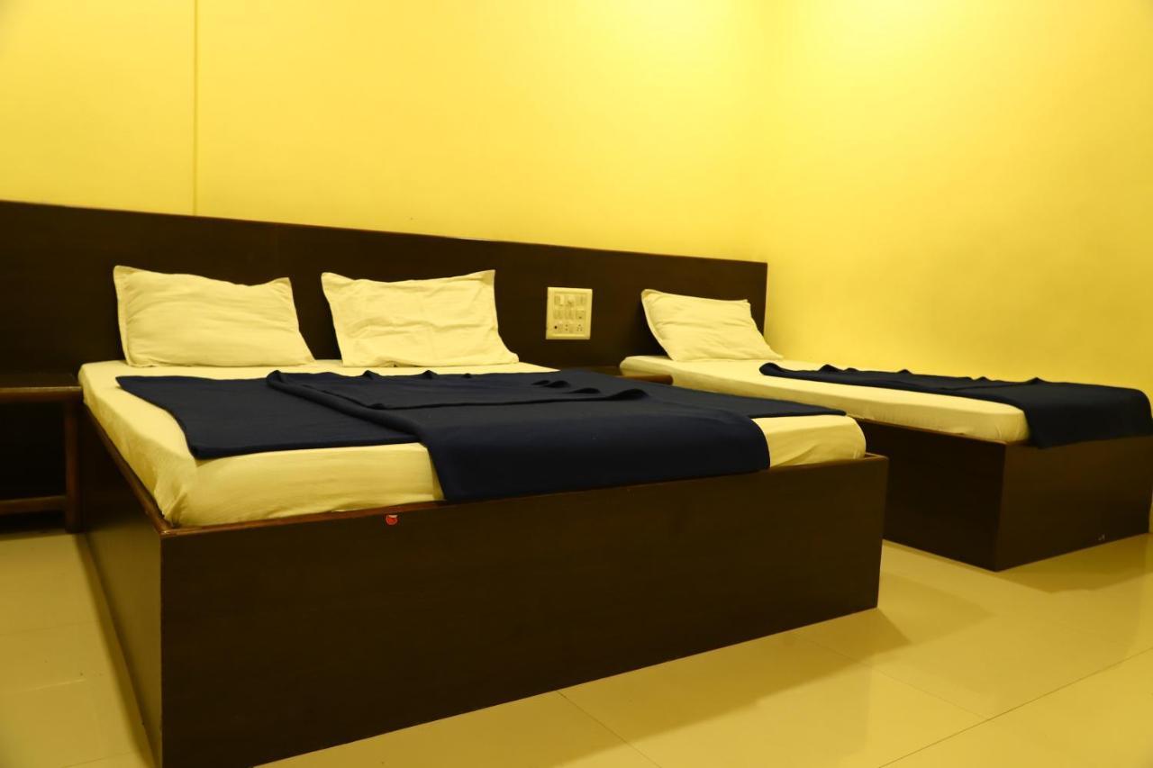 Sai Madhavi Palace Hotel Shirdi Exterior foto