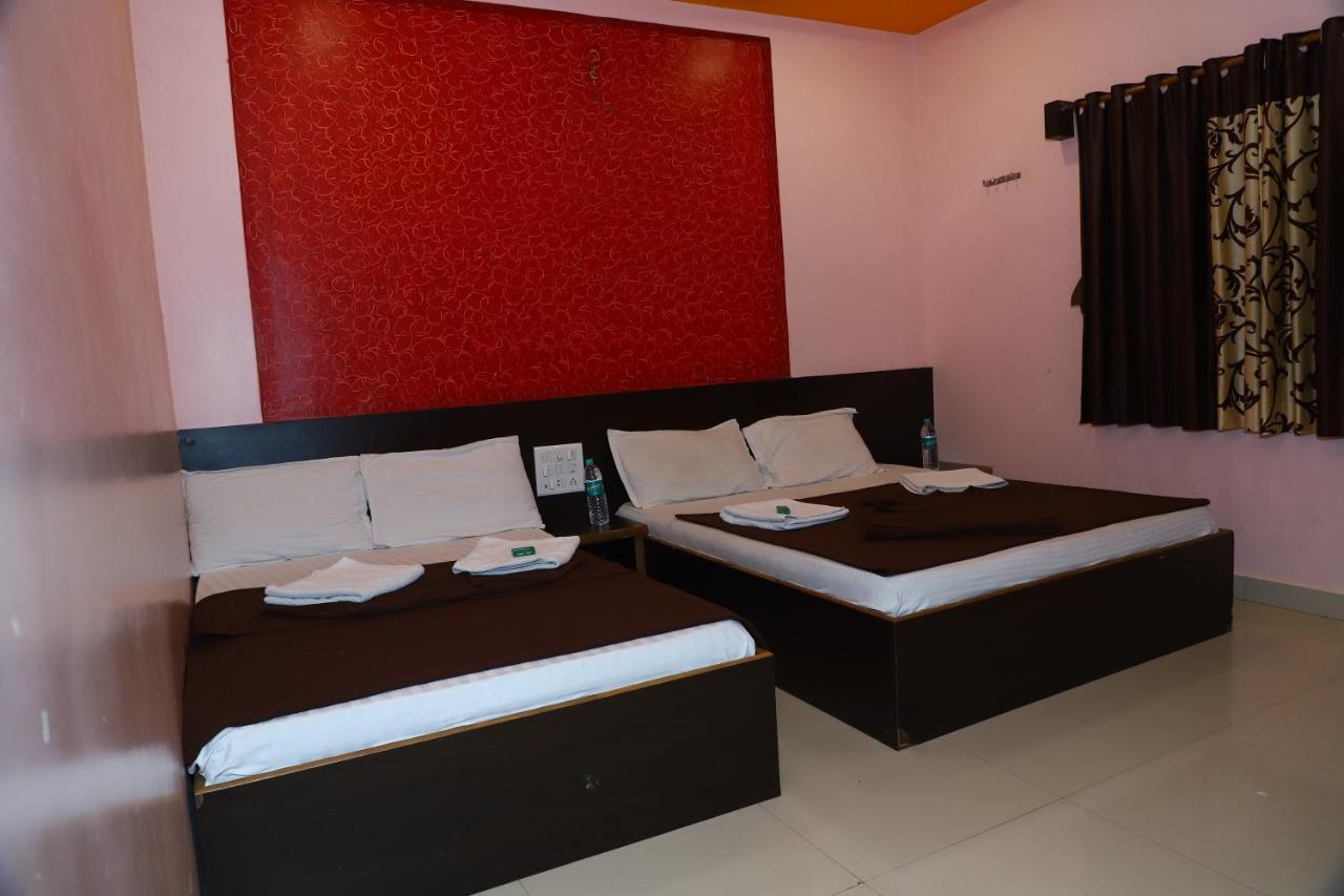 Sai Madhavi Palace Hotel Shirdi Exterior foto