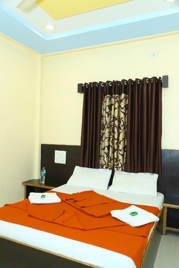 Sai Madhavi Palace Hotel Shirdi Exterior foto